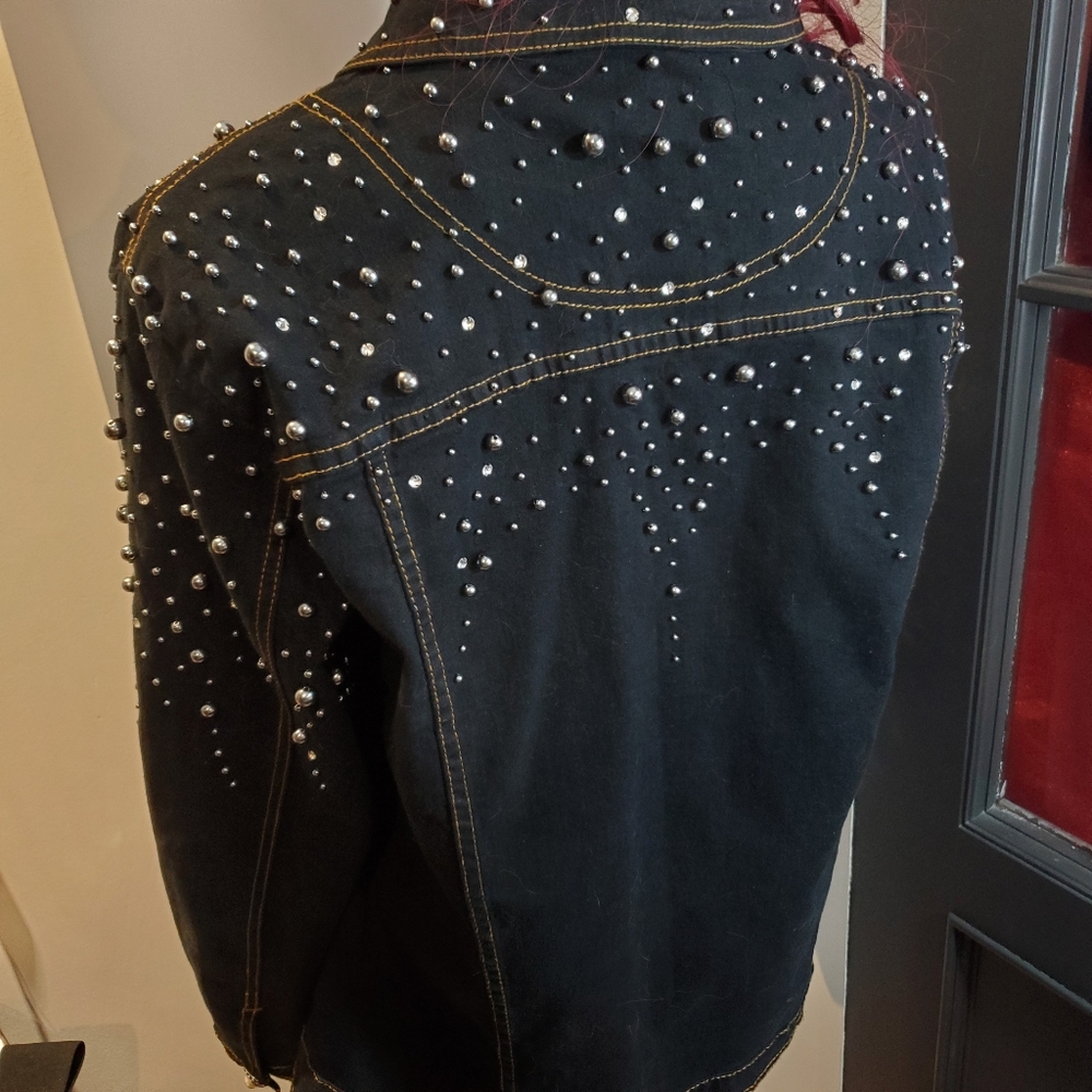 Black Jean Jacket with Dazzling Studs and Classic Cut